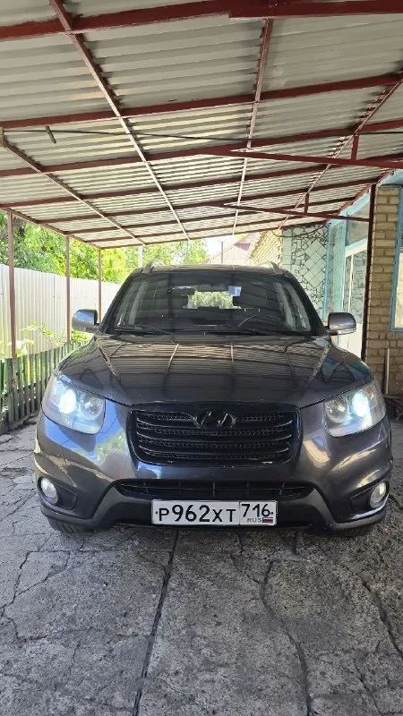 🌟 продам хюндай санта-фе 🌟 🚗 модель: hyundai santa fe 📅 год выпуска: 2011 🌈 цвет: металлик, глубокий серый 🛣️ пробег: 220 000 💰 цена: 1,150,000 руб. (торг уместен) 🔧 технические характеристики: • двигатель: 2.4 л, 185 л. с. • коробка передач: автоматическая • привод: полный 🎉 особенности: • просторный и комфортный салон • современная мультимедиа система • пакет безопасности: abs, esp, подушки безопасности • система кругового обзора • кожаный салон и подогрев сидений 🌍 почему выбирают hyundai santa fe? hyundai santa fe — это идеальный выбор для семьи! надежный, безопасный и экономичный внедорожник, который отлично подходит как для городских поездок, так и для путешествий по бездорожью. 📞 звоните прямо сейчас! телефон: +7 949 330 33 32 📍 место осмотра: г. торез не упустите шанс стать владельцем этого замечательного автомобиля! 🚙✨ 📞 🇷🇺 звоните: +79493303332 - фотография - 2