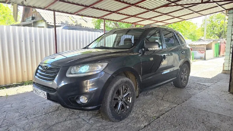 🌟 продам хюндай санта-фе 🌟 🚗 модель: hyundai santa fe 📅 год выпуска: 2011 🌈 цвет: металлик, глубокий серый 🛣️ пробег: 220 000 💰 цена: 1,150,000 руб. (торг уместен) 🔧 технические характеристики: • двигатель: 2.4 л, 185 л. с. • коробка передач: автоматическая • привод: полный 🎉 особенности: • просторный и комфортный салон • современная мультимедиа система • пакет безопасности: abs, esp, подушки безопасности • система кругового обзора • кожаный салон и подогрев сидений 🌍 почему выбирают hyundai santa fe? hyundai santa fe — это идеальный выбор для семьи! надежный, безопасный и экономичный внедорожник, который отлично подходит как для городских поездок, так и для путешествий по бездорожью. 📞 звоните прямо сейчас! телефон: +7 949 330 33 32 📍 место осмотра: г. торез не упустите шанс стать владельцем этого замечательного автомобиля! 🚙✨ 📞 🇷🇺 звоните: +79493303332 - фотография - 3