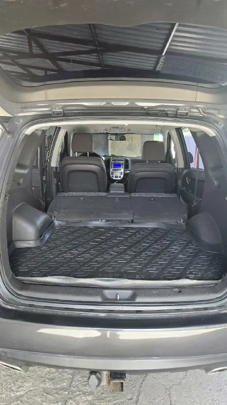 🌟 продам хюндай санта-фе 🌟 🚗 модель: hyundai santa fe 📅 год выпуска: 2011 🌈 цвет: металлик, глубокий серый 🛣️ пробег: 220 000 💰 цена: 1,150,000 руб. (торг уместен) 🔧 технические характеристики: • двигатель: 2.4 л, 185 л. с. • коробка передач: автоматическая • привод: полный 🎉 особенности: • просторный и комфортный салон • современная мультимедиа система • пакет безопасности: abs, esp, подушки безопасности • система кругового обзора • кожаный салон и подогрев сидений 🌍 почему выбирают hyundai santa fe? hyundai santa fe — это идеальный выбор для семьи! надежный, безопасный и экономичный внедорожник, который отлично подходит как для городских поездок, так и для путешествий по бездорожью. 📞 звоните прямо сейчас! телефон: +7 949 330 33 32 📍 место осмотра: г. торез не упустите шанс стать владельцем этого замечательного автомобиля! 🚙✨ 📞 🇷🇺 звоните: +79493303332 - фотография - 7