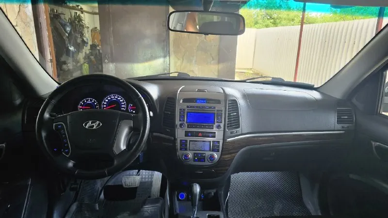 🌟 продам хюндай санта-фе 🌟 🚗 модель: hyundai santa fe 📅 год выпуска: 2011 🌈 цвет: металлик, глубокий серый 🛣️ пробег: 220 000 💰 цена: 1,150,000 руб. (торг уместен) 🔧 технические характеристики: • двигатель: 2.4 л, 185 л. с. • коробка передач: автоматическая • привод: полный 🎉 особенности: • просторный и комфортный салон • современная мультимедиа система • пакет безопасности: abs, esp, подушки безопасности • система кругового обзора • кожаный салон и подогрев сидений 🌍 почему выбирают hyundai santa fe? hyundai santa fe — это идеальный выбор для семьи! надежный, безопасный и экономичный внедорожник, который отлично подходит как для городских поездок, так и для путешествий по бездорожью. 📞 звоните прямо сейчас! телефон: +7 949 330 33 32 📍 место осмотра: г. торез не упустите шанс стать владельцем этого замечательного автомобиля! 🚙✨ 📞 🇷🇺 звоните: +79493303332 - фотография - 9