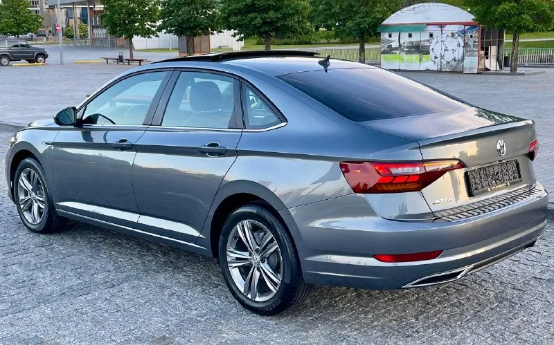 Продам в городе донецке volkswagen jetta r-line mk7 2019 год 1.4 турбо бензин 150 л. с. коробка автомат классический 8 ступенчатый айсин пробег 130 тыс км родной ! хорошая комплектация r-line полное переоформление в мрэо авто был пригнан из америки через грузию в крым, была в пользовании всего 1 год и 3 месяца, сейчас автомобиль находится в донецке, то есть авто в нашей стране находится всего 1 год и 3 месяца ! один хозяин по птс ! ездила только по крыму, безопастность вся на месте ! нечего не срабатывало! было очень минимальное повреждение грубо говоря просто косметический ремонт 3vwc57bu7km197785 вин код для проверки, стоит новая летняя резина 2025 года выпуска машина полностью от и до обслужена ! входу едет как новая ! без единого вложения! по электронике всё работает каждая кнопка ! ошибок не каких нет в таком состояний и с таким минимальным повреждением это большая редкость по запросу пришлю видео обзор и больше фото, цена 1 950 000 руб торг уместен +79495236393 моб +79498281394 телеграм - фотография - 3