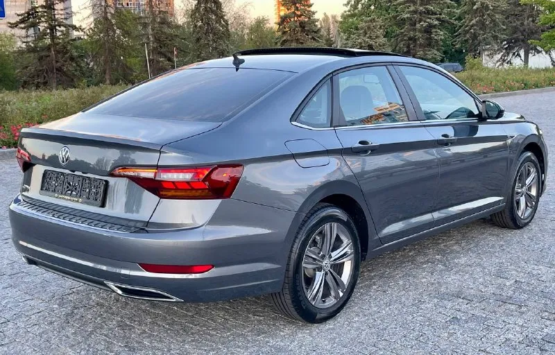 Продам в городе донецке volkswagen jetta r-line mk7 2019 год 1.4 турбо бензин 150 л. с. коробка автомат классический 8 ступенчатый айсин пробег 130 тыс км родной ! хорошая комплектация r-line полное переоформление в мрэо авто был пригнан из америки через грузию в крым, была в пользовании всего 1 год и 3 месяца, сейчас автомобиль находится в донецке, то есть авто в нашей стране находится всего 1 год и 3 месяца ! один хозяин по птс ! ездила только по крыму, безопастность вся на месте ! нечего не срабатывало! было очень минимальное повреждение грубо говоря просто косметический ремонт 3vwc57bu7km197785 вин код для проверки, стоит новая летняя резина 2025 года выпуска машина полностью от и до обслужена ! входу едет как новая ! без единого вложения! по электронике всё работает каждая кнопка ! ошибок не каких нет в таком состояний и с таким минимальным повреждением это большая редкость по запросу пришлю видео обзор и больше фото, цена 1 950 000 руб торг уместен +79495236393 моб +79498281394 телеграм - фотография - 4