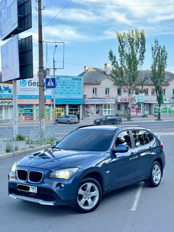 Bmw x1 💰840.000💰 бмв х1 2010г 2.0 бензин 170.000 пробег мотор отличный, не дымит, не троит, масло не расходует, едет хорошо. акпп не пинает, не буксует, переключает плавно, и мягко! ходовая не гремит не стучит. без рыжиков, в очень красивом цвете, смотрится дорого, и красиво 😍 красивая ухоженная машинка по кузову из косяков только задний угол бампера чуть не критично любые проверки на сто за ваш счет документы чистые, без запретов, без штрафов, любое переоформление в мрэо с моим присутствием без проблем осмотр г. макеевка связь +7949-607-32-69 тг тоже есть или +7949-489-08-56 цена 840.000 руб торг разумный цена сладкая 🔥 на обмен дороже по рынку 📞 🇷🇺 звоните: +79496073269 - фотография - 1