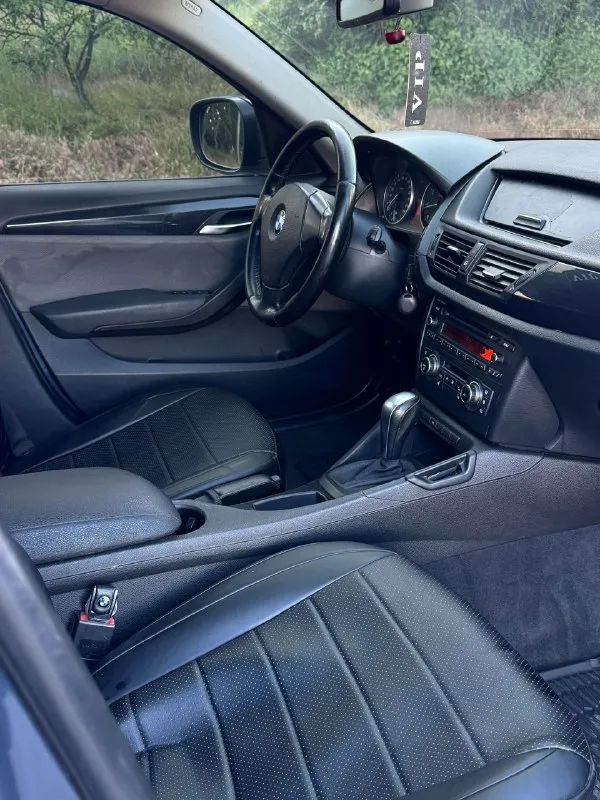 Bmw x1 💰840.000💰 бмв х1 2010г 2.0 бензин 170.000 пробег мотор отличный, не дымит, не троит, масло не расходует, едет хорошо. акпп не пинает, не буксует, переключает плавно, и мягко! ходовая не гремит не стучит. без рыжиков, в очень красивом цвете, смотрится дорого, и красиво 😍 красивая ухоженная машинка по кузову из косяков только задний угол бампера чуть не критично любые проверки на сто за ваш счет документы чистые, без запретов, без штрафов, любое переоформление в мрэо с моим присутствием без проблем осмотр г. макеевка связь +7949-607-32-69 тг тоже есть или +7949-489-08-56 цена 840.000 руб торг разумный цена сладкая 🔥 на обмен дороже по рынку 📞 🇷🇺 звоните: +79496073269 - фотография - 10