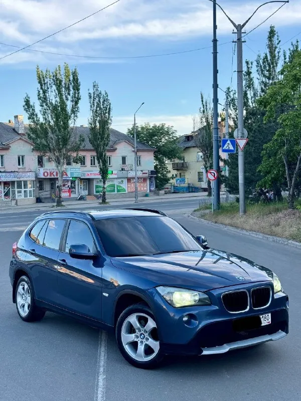 Bmw x1 💰840.000💰 бмв х1 2010г 2.0 бензин 170.000 пробег мотор отличный, не дымит, не троит, масло не расходует, едет хорошо. акпп не пинает, не буксует, переключает плавно, и мягко! ходовая не гремит не стучит. без рыжиков, в очень красивом цвете, смотрится дорого, и красиво 😍 красивая ухоженная машинка по кузову из косяков только задний угол бампера чуть не критично любые проверки на сто за ваш счет документы чистые, без запретов, без штрафов, любое переоформление в мрэо с моим присутствием без проблем осмотр г. макеевка связь +7949-607-32-69 тг тоже есть или +7949-489-08-56 цена 840.000 руб торг разумный цена сладкая 🔥 на обмен дороже по рынку 📞 🇷🇺 звоните: +79496073269 - фотография - 2