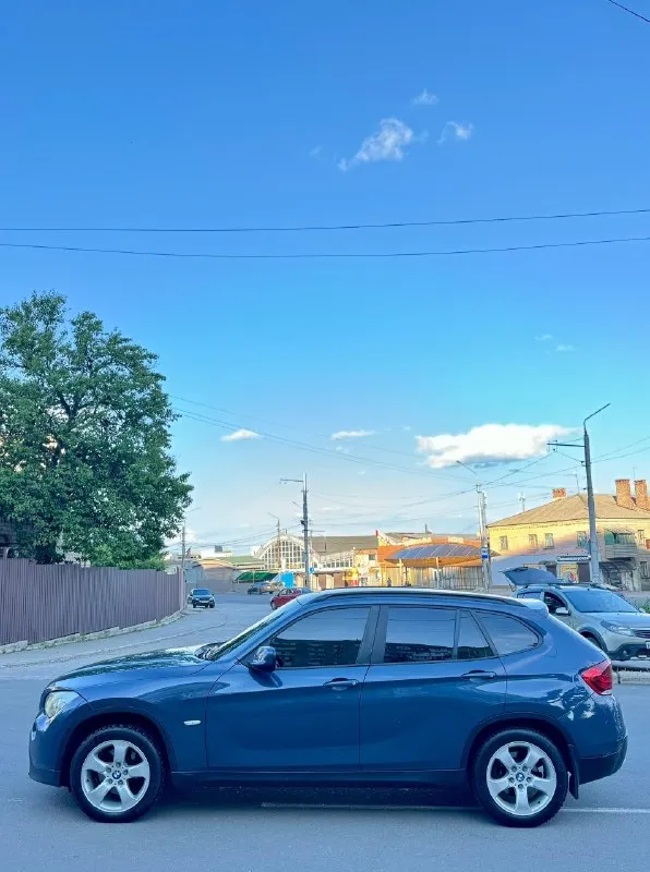 Bmw x1 💰840.000💰 бмв х1 2010г 2.0 бензин 170.000 пробег мотор отличный, не дымит, не троит, масло не расходует, едет хорошо. акпп не пинает, не буксует, переключает плавно, и мягко! ходовая не гремит не стучит. без рыжиков, в очень красивом цвете, смотрится дорого, и красиво 😍 красивая ухоженная машинка по кузову из косяков только задний угол бампера чуть не критично любые проверки на сто за ваш счет документы чистые, без запретов, без штрафов, любое переоформление в мрэо с моим присутствием без проблем осмотр г. макеевка связь +7949-607-32-69 тг тоже есть или +7949-489-08-56 цена 840.000 руб торг разумный цена сладкая 🔥 на обмен дороже по рынку 📞 🇷🇺 звоните: +79496073269 - фотография - 3