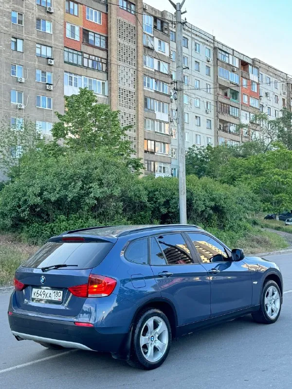 Bmw x1 💰840.000💰 бмв х1 2010г 2.0 бензин 170.000 пробег мотор отличный, не дымит, не троит, масло не расходует, едет хорошо. акпп не пинает, не буксует, переключает плавно, и мягко! ходовая не гремит не стучит. без рыжиков, в очень красивом цвете, смотрится дорого, и красиво 😍 красивая ухоженная машинка по кузову из косяков только задний угол бампера чуть не критично любые проверки на сто за ваш счет документы чистые, без запретов, без штрафов, любое переоформление в мрэо с моим присутствием без проблем осмотр г. макеевка связь +7949-607-32-69 тг тоже есть или +7949-489-08-56 цена 840.000 руб торг разумный цена сладкая 🔥 на обмен дороже по рынку 📞 🇷🇺 звоните: +79496073269 - фотография - 6