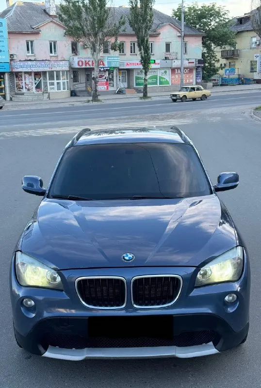 Bmw x1 💰840.000💰 бмв х1 2010г 2.0 бензин 170.000 пробег мотор отличный, не дымит, не троит, масло не расходует, едет хорошо. акпп не пинает, не буксует, переключает плавно, и мягко! ходовая не гремит не стучит. без рыжиков, в очень красивом цвете, смотрится дорого, и красиво 😍 красивая ухоженная машинка по кузову из косяков только задний угол бампера чуть не критично любые проверки на сто за ваш счет документы чистые, без запретов, без штрафов, любое переоформление в мрэо с моим присутствием без проблем осмотр г. макеевка связь +7949-607-32-69 тг тоже есть или +7949-489-08-56 цена 840.000 руб торг разумный цена сладкая 🔥 на обмен дороже по рынку 📞 🇷🇺 звоните: +79496073269 - фотография - 8