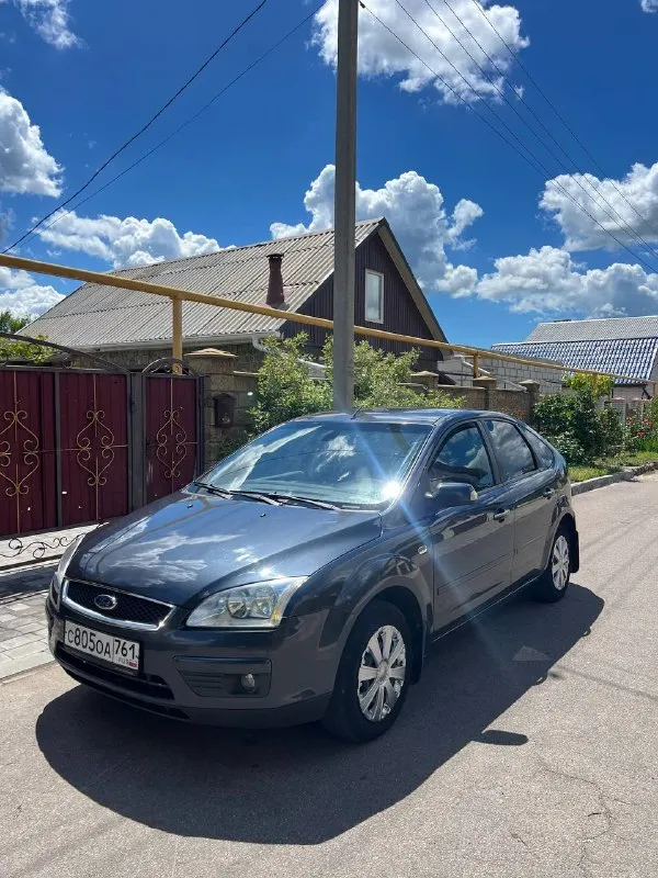 Продам ford focus 2 ghia год: 2007 родной пробег: 242тыс двигатель 1.8 бензин 125лс работает тихо и ровно не дымит. по ходовой нареканий нет, едет мягко и устойчиво! кузов в достойном состоянии выглядит красиво, днище целое, пороги целые, делать ничего не нужно! комплектация полная ghia двух-зонный климат контроль, esp курсовая устойчивость, обогрев заднего стекла, бортовик, полный пакет электро стекло подьемников, эл. зеркала, эл. фары, противотуманки, кондиционер❄️, центральный замок, дисковые тормоза в круг! автомобиль не требует вложений. документы чистые без штрафов и запретов цена: 575000 торг есть 📍мариуполь 📞+79496463727 - фотография - 1