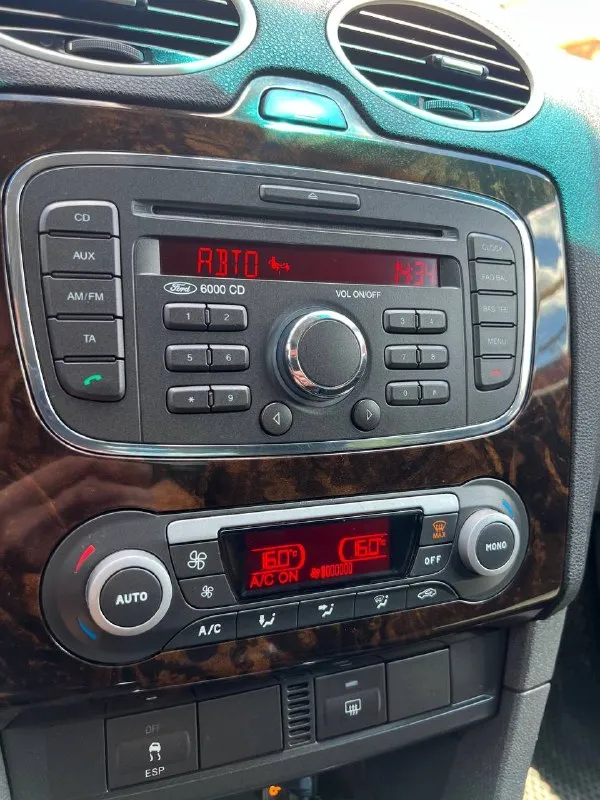 Продам ford focus 2 ghia год: 2007 родной пробег: 242тыс двигатель 1.8 бензин 125лс работает тихо и ровно не дымит. по ходовой нареканий нет, едет мягко и устойчиво! кузов в достойном состоянии выглядит красиво, днище целое, пороги целые, делать ничего не нужно! комплектация полная ghia двух-зонный климат контроль, esp курсовая устойчивость, обогрев заднего стекла, бортовик, полный пакет электро стекло подьемников, эл. зеркала, эл. фары, противотуманки, кондиционер❄️, центральный замок, дисковые тормоза в круг! автомобиль не требует вложений. документы чистые без штрафов и запретов цена: 575000 торг есть 📍мариуполь 📞+79496463727 - фотография - 10