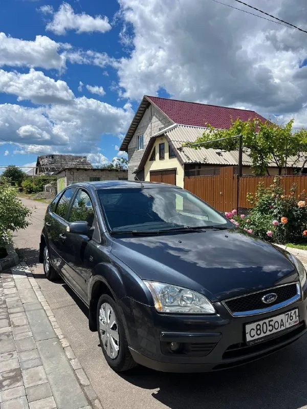 Продам ford focus 2 ghia год: 2007 родной пробег: 242тыс двигатель 1.8 бензин 125лс работает тихо и ровно не дымит. по ходовой нареканий нет, едет мягко и устойчиво! кузов в достойном состоянии выглядит красиво, днище целое, пороги целые, делать ничего не нужно! комплектация полная ghia двух-зонный климат контроль, esp курсовая устойчивость, обогрев заднего стекла, бортовик, полный пакет электро стекло подьемников, эл. зеркала, эл. фары, противотуманки, кондиционер❄️, центральный замок, дисковые тормоза в круг! автомобиль не требует вложений. документы чистые без штрафов и запретов цена: 575000 торг есть 📍мариуполь 📞+79496463727 - фотография - 2