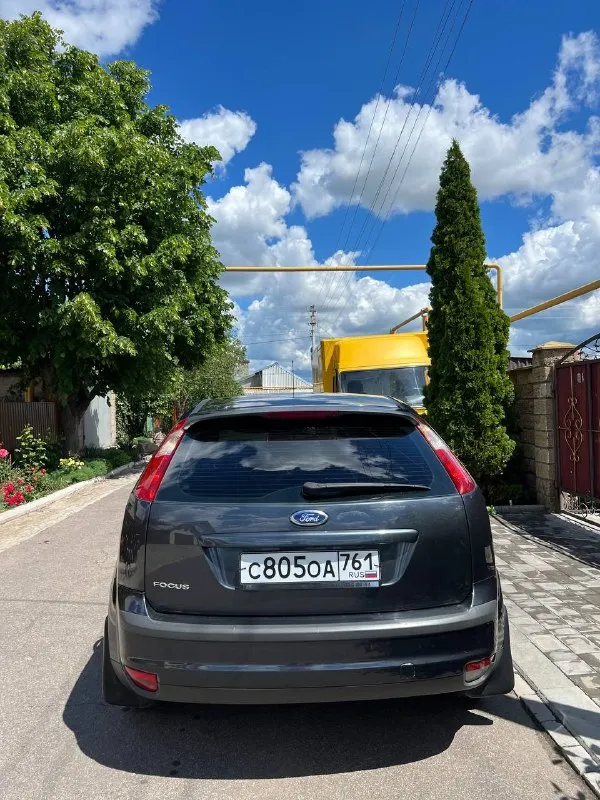 Продам ford focus 2 ghia год: 2007 родной пробег: 242тыс двигатель 1.8 бензин 125лс работает тихо и ровно не дымит. по ходовой нареканий нет, едет мягко и устойчиво! кузов в достойном состоянии выглядит красиво, днище целое, пороги целые, делать ничего не нужно! комплектация полная ghia двух-зонный климат контроль, esp курсовая устойчивость, обогрев заднего стекла, бортовик, полный пакет электро стекло подьемников, эл. зеркала, эл. фары, противотуманки, кондиционер❄️, центральный замок, дисковые тормоза в круг! автомобиль не требует вложений. документы чистые без штрафов и запретов цена: 575000 торг есть 📍мариуполь 📞+79496463727 - фотография - 3
