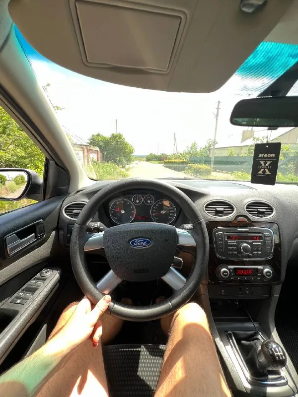 Продам ford focus 2 ghia год: 2007 родной пробег: 242тыс двигатель 1.8 бензин 125лс работает тихо и ровно не дымит. по ходовой нареканий нет, едет мягко и устойчиво! кузов в достойном состоянии выглядит красиво, днище целое, пороги целые, делать ничего не нужно! комплектация полная ghia двух-зонный климат контроль, esp курсовая устойчивость, обогрев заднего стекла, бортовик, полный пакет электро стекло подьемников, эл. зеркала, эл. фары, противотуманки, кондиционер❄️, центральный замок, дисковые тормоза в круг! автомобиль не требует вложений. документы чистые без штрафов и запретов цена: 575000 торг есть 📍мариуполь 📞+79496463727 - фотография - 8