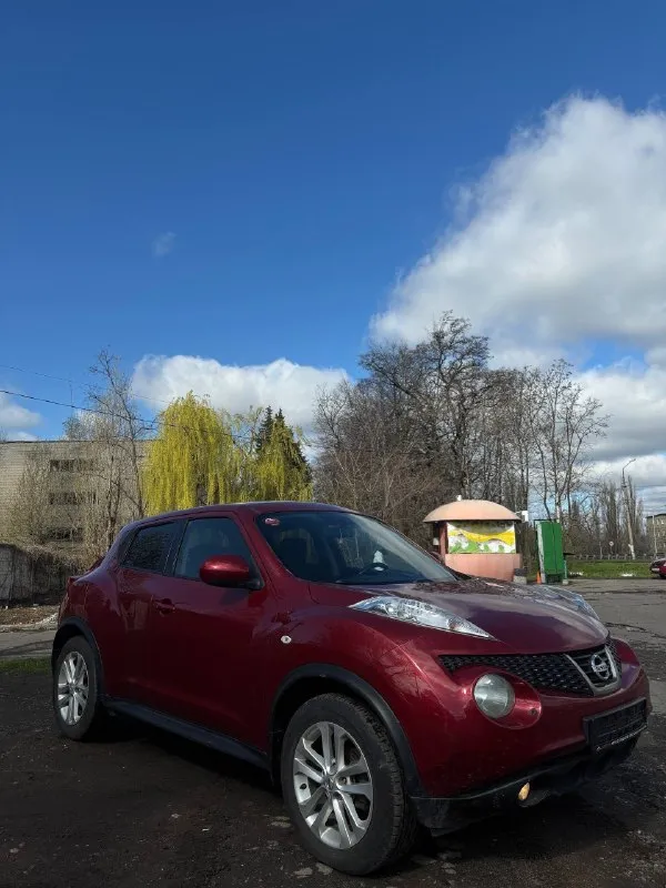 Продам авто nissan juke 2012 год 1.6 бензин (без турбины) автомат пробег оригинал 124.000км я второй хозяин, птс оригинал, по кузову целый автомобиль, в родном окрасе, лобовое так же родное. двигатель, коробка, ходовая часть на отлично. любые проверки на любом сто. климат контроль, режимы езды, стеклоподъемники, мультимедиа с камерой заднего вида. причина продажи покупка нового авто. документы в порядке, полное переоформление! цена: 1.080.000 рублей торг при осмотре! +79493485992 (если нет связи макс на этом номере, либо же +380713485992 телеграм) - фотография - 1