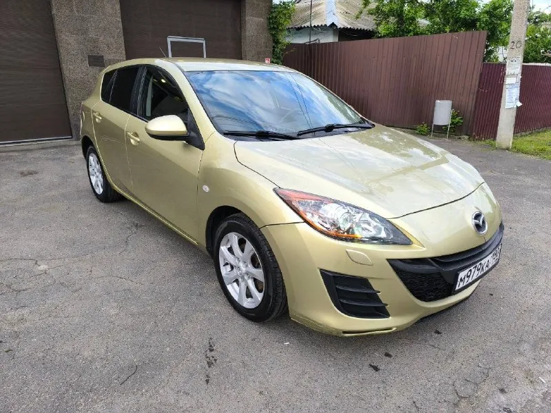 Продам mazda 3✅ год 2010✅ мотор 1.6 бенз, газ, механика ✅ цена 650 000₽✅ пробег 195 000км. ✅ автомобиль в хорошем состоянии, двигатель, коробка передач, ходовая часть работает на 5 виталий +79493570671 г. донецк ✅ - фотография - 1