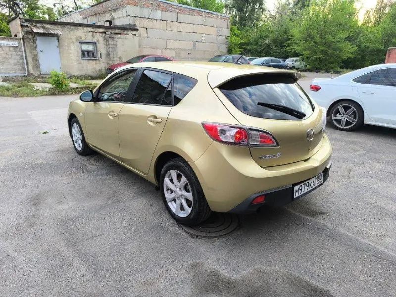 Продам mazda 3✅ год 2010✅ мотор 1.6 бенз, газ, механика ✅ цена 650 000₽✅ пробег 195 000км. ✅ автомобиль в хорошем состоянии, двигатель, коробка передач, ходовая часть работает на 5 виталий +79493570671 г. донецк ✅ - фотография - 4