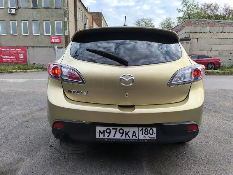 Продам mazda 3✅ год 2010✅ мотор 1.6 бенз, газ, механика ✅ цена 650 000₽✅ пробег 195 000км. ✅ автомобиль в хорошем состоянии, двигатель, коробка передач, ходовая часть работает на 5 виталий +79493570671 г. донецк ✅ - фотография - 5
