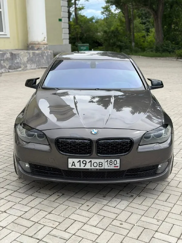 Bmw f10 528 xdrive цена 1🍋400 тыс. руб без торга двигатель 2.0,245 сил год выпуска 2012 машина в отличном состоянии, вся обслужена полностью, автомобиль личный, денег не жалел, поменял недавно турбину в сборе, ходовая все перебрана, масло везде поменял, в акпп, в заднем редукторе и тд. передний дефиринциал обслужен. передние ступицы и шрузы новые. короче тачка обслужена от а до я кто сядет, делать ничего не будет по коробке вопросов нет, едет без буксов, пинков и тд салон в отличном состоянии, не просиженный, не помятый. по двигателю тоже проблем нет, едет очень бодро, масло не хавает вообще !! сделан раздвоенный управляемый выхлоп от atm, звучит очень круто электрика вся работает. автотека зеленая, без дтп и выплат. переоформление в мрэо обязательно, можно с моим присутствием. г. макеевка, связь +79494094295 +79493219323 📞 🇷🇺 звоните: +79494094295 - фотография - 1