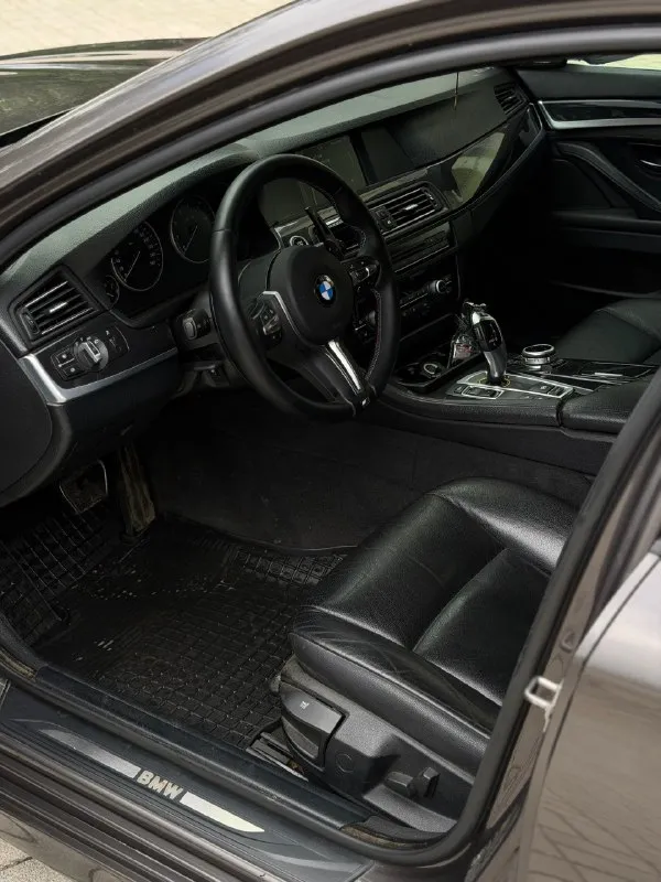 Bmw f10 528 xdrive цена 1🍋400 тыс. руб без торга двигатель 2.0,245 сил год выпуска 2012 машина в отличном состоянии, вся обслужена полностью, автомобиль личный, денег не жалел, поменял недавно турбину в сборе, ходовая все перебрана, масло везде поменял, в акпп, в заднем редукторе и тд. передний дефиринциал обслужен. передние ступицы и шрузы новые. короче тачка обслужена от а до я кто сядет, делать ничего не будет по коробке вопросов нет, едет без буксов, пинков и тд салон в отличном состоянии, не просиженный, не помятый. по двигателю тоже проблем нет, едет очень бодро, масло не хавает вообще !! сделан раздвоенный управляемый выхлоп от atm, звучит очень круто электрика вся работает. автотека зеленая, без дтп и выплат. переоформление в мрэо обязательно, можно с моим присутствием. г. макеевка, связь +79494094295 +79493219323 📞 🇷🇺 звоните: +79494094295 - фотография - 8