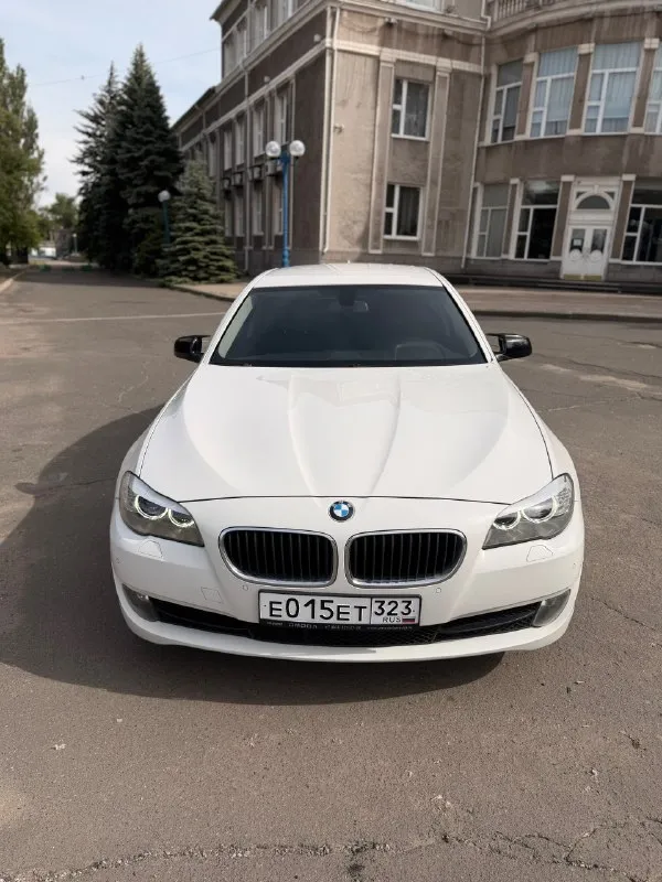 ❗️продам bmw f10 520i (бмв ф10)❗️ ✅пробег-182000тыс. км. родной ❗️⚠️главное преимущество: двигатель 2.0 литра после полного ремонта, находится на обкатке – практически новый агрегат! вам не придется беспокоиться о дорогостоящем ремонте. не контрактный. состояние: ✅кузов: отличное состояние, без дтп, лакокрасочное покрытие с хорошем состоянии(есть пару сколов на капоте). весь в родне, любые проверки стоят свежие диски r19 на летней резине. ✅салон: роскошный кожаный салон в идеальном состоянии, как новый. никаких потертостей или повреждений. дополнительно установлена android магнитола с car play и bluetooth. ✅двигатель: 2.0 л, бензин, после капитального ремонта, на обкатке. потенциал нового мотора. поменяно масло в акпп, антифриз, тормозная жидкость, климат заправлен. ✅ходовая часть: в идеальном рабочем состоянии. никаких посторонних звуков, автомобиль едет плавно и уверенно. 2.100.000 руб. +79787297087 - фотография - 1