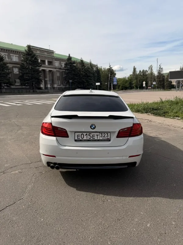❗️продам bmw f10 520i (бмв ф10)❗️ ✅пробег-182000тыс. км. родной ❗️⚠️главное преимущество: двигатель 2.0 литра после полного ремонта, находится на обкатке – практически новый агрегат! вам не придется беспокоиться о дорогостоящем ремонте. не контрактный. состояние: ✅кузов: отличное состояние, без дтп, лакокрасочное покрытие с хорошем состоянии(есть пару сколов на капоте). весь в родне, любые проверки стоят свежие диски r19 на летней резине. ✅салон: роскошный кожаный салон в идеальном состоянии, как новый. никаких потертостей или повреждений. дополнительно установлена android магнитола с car play и bluetooth. ✅двигатель: 2.0 л, бензин, после капитального ремонта, на обкатке. потенциал нового мотора. поменяно масло в акпп, антифриз, тормозная жидкость, климат заправлен. ✅ходовая часть: в идеальном рабочем состоянии. никаких посторонних звуков, автомобиль едет плавно и уверенно. 2.100.000 руб. +79787297087 - фотография - 8