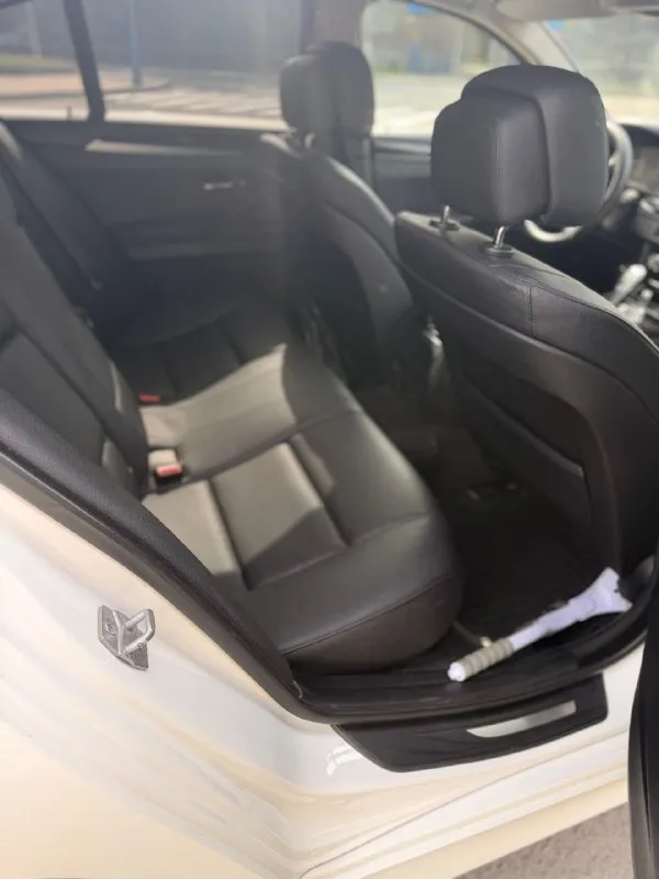 ❗️продам bmw f10 520i (бмв ф10)❗️ ✅пробег-182000тыс. км. родной ❗️⚠️главное преимущество: двигатель 2.0 литра после полного ремонта, находится на обкатке – практически новый агрегат! вам не придется беспокоиться о дорогостоящем ремонте. не контрактный. состояние: ✅кузов: отличное состояние, без дтп, лакокрасочное покрытие с хорошем состоянии(есть пару сколов на капоте). весь в родне, любые проверки стоят свежие диски r19 на летней резине. ✅салон: роскошный кожаный салон в идеальном состоянии, как новый. никаких потертостей или повреждений. дополнительно установлена android магнитола с car play и bluetooth. ✅двигатель: 2.0 л, бензин, после капитального ремонта, на обкатке. потенциал нового мотора. поменяно масло в акпп, антифриз, тормозная жидкость, климат заправлен. ✅ходовая часть: в идеальном рабочем состоянии. никаких посторонних звуков, автомобиль едет плавно и уверенно. 2.100.000 руб. +79787297087 - фотография - 9