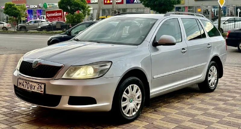 Skoda octavia a5 рестайлинг, 2011 год выпуска, 168 тыс км оригинального 100% пробега! 1.6 mpi газ-бензин 1 хозяин! авто не бит не крашен( одна арка косметический окрас) без гнили и ржавчины! рыжиков нет! пороги родные не деланные без косяков! технически отлично обслужена вся! вложений не каких не требует! все стекла родные! в хорошей комплектации! кондиционер холодит, датчик света датчик дождя, подогрев сидений, полный электро пакет, заводской ксенон газ евро 4 пропан под запаску хороший вместительный багажник! семейный автомобиль на все случаи жизни! автотека чистая! техосмотр пройден готова на оформление! осмотр город донецк срочно все вопросы по телефону звонить в любое время! цена 875 000 тыс руб! +7949-539-47-16 +7949-401-03-61 📞 звоните: +7(949)5394716 - фотография - 1