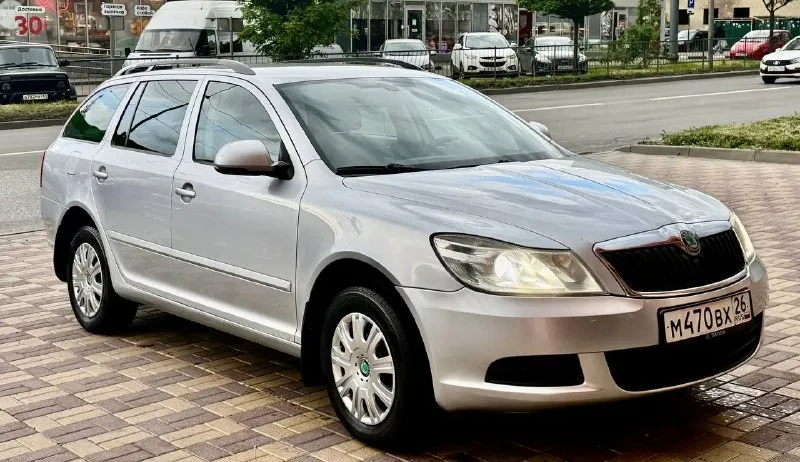 Skoda octavia a5 рестайлинг, 2011 год выпуска, 168 тыс км оригинального 100% пробега! 1.6 mpi газ-бензин 1 хозяин! авто не бит не крашен( одна арка косметический окрас) без гнили и ржавчины! рыжиков нет! пороги родные не деланные без косяков! технически отлично обслужена вся! вложений не каких не требует! все стекла родные! в хорошей комплектации! кондиционер холодит, датчик света датчик дождя, подогрев сидений, полный электро пакет, заводской ксенон газ евро 4 пропан под запаску хороший вместительный багажник! семейный автомобиль на все случаи жизни! автотека чистая! техосмотр пройден готова на оформление! осмотр город донецк срочно все вопросы по телефону звонить в любое время! цена 875 000 тыс руб! +7949-539-47-16 +7949-401-03-61 📞 звоните: +7(949)5394716 - фотография - 3