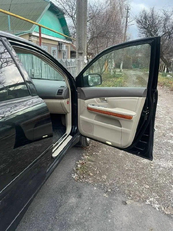 Продам lexus rx 300. 2005 год.220.000 пробег. учет местный 180. на газу. с люком, полной комплектации. в хорошем состоянии. кузов без гнили, машина на ходу, все работает, но нужен ремонт или замена коробки. ошибка по соленоиду. подробно по телефону. цена 1100000 тысяч. торг. донецк. 7949 0919047 📞 звоните: +7(949)0919047 - фотография - 1