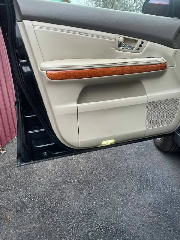 Продам lexus rx 300. 2005 год.220.000 пробег. учет местный 180. на газу. с люком, полной комплектации. в хорошем состоянии. кузов без гнили, машина на ходу, все работает, но нужен ремонт или замена коробки. ошибка по соленоиду. подробно по телефону. цена 1100000 тысяч. торг. донецк. 7949 0919047 📞 звоните: +7(949)0919047 - фотография - 3