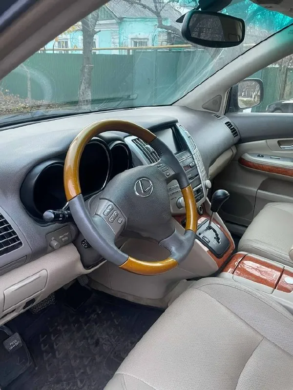 Продам lexus rx 300. 2005 год.220.000 пробег. учет местный 180. на газу. с люком, полной комплектации. в хорошем состоянии. кузов без гнили, машина на ходу, все работает, но нужен ремонт или замена коробки. ошибка по соленоиду. подробно по телефону. цена 1100000 тысяч. торг. донецк. 7949 0919047 📞 звоните: +7(949)0919047 - фотография - 4
