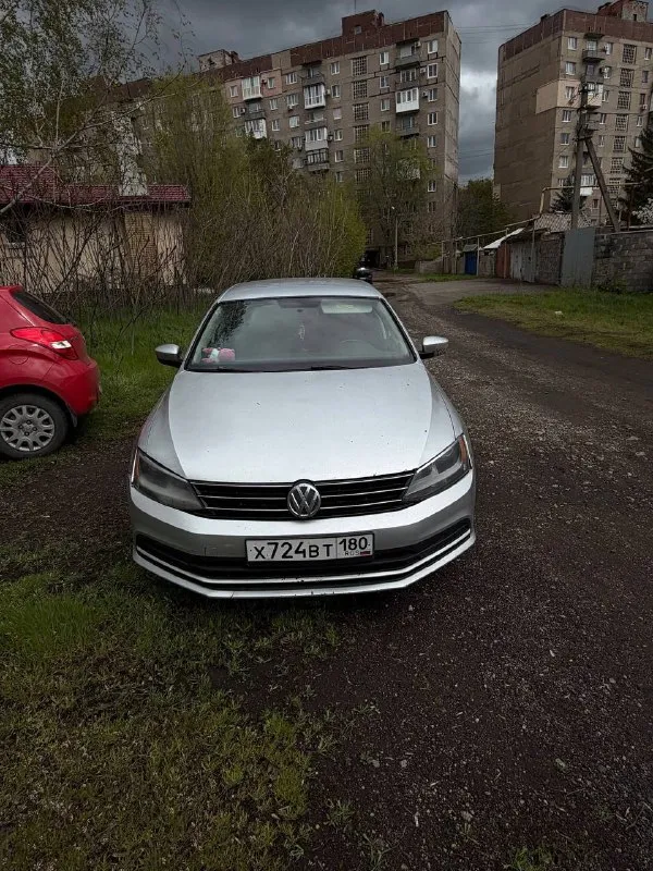 🚘 продам надежный volkswagen jetta 2.0 at usa 🚘 💰 цена: 1 100 000 ₽ (торг у капота) 📅 год выпуска: 2014 📌 первая регистрация: 2015 ⛽ газ / бензин ⚙️ коробка передач: 6-ступенчатый автомат aisin 🛣 пробег: 223 000 км ✅ техническое состояние двигатель работает отлично, не дымит коробка переключает плавно, без рывков ходовая часть в хорошем состоянии кузов в достойном состоянии для своих лет 🎯 к. .. се стекла целые ✔ электроника полностью исправна ✔ чистый и ухоженный салон 📋 юридическая информация один владелец по россии автомобиль юридически чистый полное переоформление без проблем 📍 местонахождение: донецк, кировский район автомобиль обслужен и готов к эксплуатации. отличный вариант для ежедневных поездок и дальних путешествий. 📞 звоните и приезжайте на осмотр: +7 (949) 453-96-47 🔥 реальному покупателю — разумный торг при встрече! 🔥 📲 tg: @litviin777 📞 звоните: +7(949)4539647 - фотография - 2