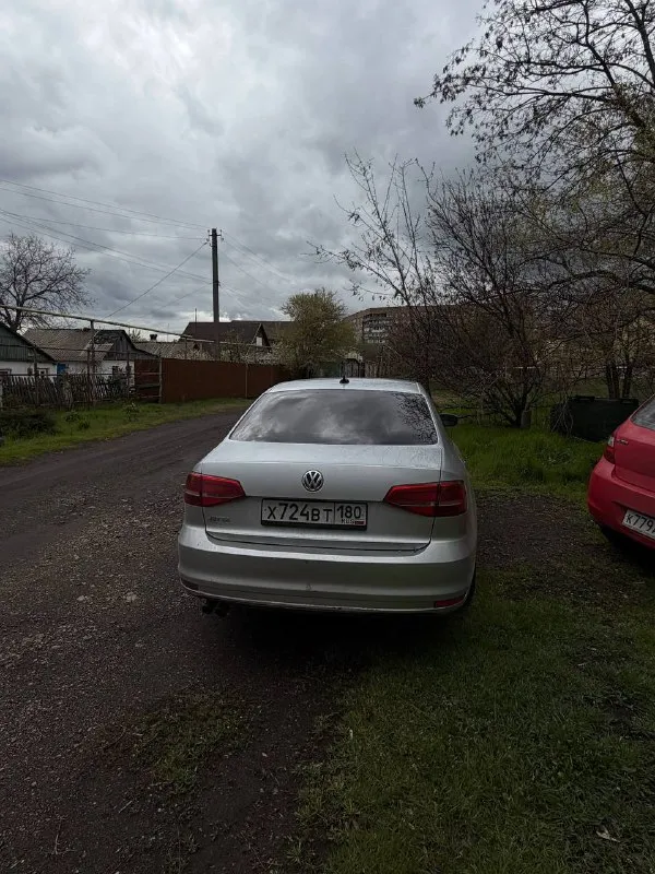 🚘 продам надежный volkswagen jetta 2.0 at usa 🚘 💰 цена: 1 100 000 ₽ (торг у капота) 📅 год выпуска: 2014 📌 первая регистрация: 2015 ⛽ газ / бензин ⚙️ коробка передач: 6-ступенчатый автомат aisin 🛣 пробег: 223 000 км ✅ техническое состояние двигатель работает отлично, не дымит коробка переключает плавно, без рывков ходовая часть в хорошем состоянии кузов в достойном состоянии для своих лет 🎯 к. .. се стекла целые ✔ электроника полностью исправна ✔ чистый и ухоженный салон 📋 юридическая информация один владелец по россии автомобиль юридически чистый полное переоформление без проблем 📍 местонахождение: донецк, кировский район автомобиль обслужен и готов к эксплуатации. отличный вариант для ежедневных поездок и дальних путешествий. 📞 звоните и приезжайте на осмотр: +7 (949) 453-96-47 🔥 реальному покупателю — разумный торг при встрече! 🔥 📲 tg: @litviin777 📞 звоните: +7(949)4539647 - фотография - 4