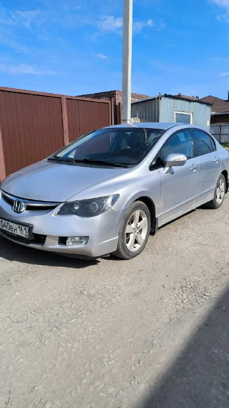 Продаю civic 2008 г. акпп в максимальной комплектации executive (круиз, климат, лепестки, туманки, складывающиеся зеркала, велюровый салон, at) автомобиль в достойном состоянии, полностью обслужен и без каких либо вложений. двигатель коробка работают в штатном режиме, двигатель масло не ест, коробка не пинает, салон сохранился так же в отличном состоянии. во владении 4 года, за этот период всё что нужно обслуживалась должным образом, на данный момент абсолютно никаких вложений не требует, всё обслужено! с адекватными людьми торг будет ✅ 630.000 тыс. руб. +79895329511 - фотография - 1