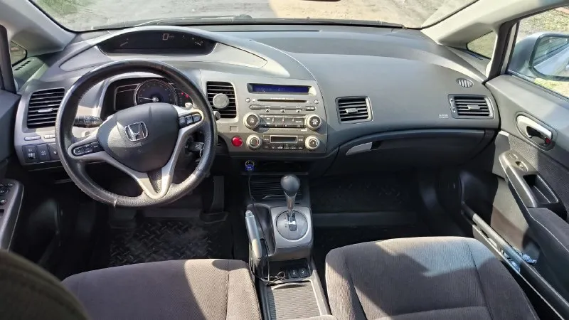 Продаю civic 2008 г. акпп в максимальной комплектации executive (круиз, климат, лепестки, туманки, складывающиеся зеркала, велюровый салон, at) автомобиль в достойном состоянии, полностью обслужен и без каких либо вложений. двигатель коробка работают в штатном режиме, двигатель масло не ест, коробка не пинает, салон сохранился так же в отличном состоянии. во владении 4 года, за этот период всё что нужно обслуживалась должным образом, на данный момент абсолютно никаких вложений не требует, всё обслужено! с адекватными людьми торг будет ✅ 630.000 тыс. руб. +79895329511 - фотография - 10