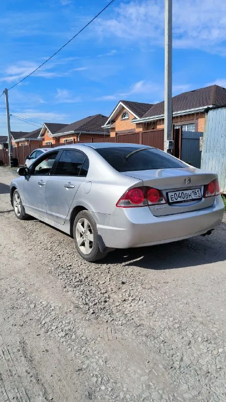 Продаю civic 2008 г. акпп в максимальной комплектации executive (круиз, климат, лепестки, туманки, складывающиеся зеркала, велюровый салон, at) автомобиль в достойном состоянии, полностью обслужен и без каких либо вложений. двигатель коробка работают в штатном режиме, двигатель масло не ест, коробка не пинает, салон сохранился так же в отличном состоянии. во владении 4 года, за этот период всё что нужно обслуживалась должным образом, на данный момент абсолютно никаких вложений не требует, всё обслужено! с адекватными людьми торг будет ✅ 630.000 тыс. руб. +79895329511 - фотография - 4