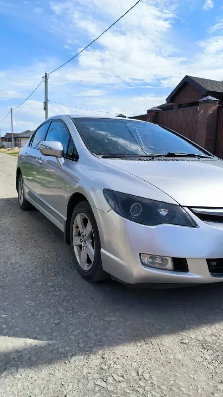 Продаю civic 2008 г. акпп в максимальной комплектации executive (круиз, климат, лепестки, туманки, складывающиеся зеркала, велюровый салон, at) автомобиль в достойном состоянии, полностью обслужен и без каких либо вложений. двигатель коробка работают в штатном режиме, двигатель масло не ест, коробка не пинает, салон сохранился так же в отличном состоянии. во владении 4 года, за этот период всё что нужно обслуживалась должным образом, на данный момент абсолютно никаких вложений не требует, всё обслужено! с адекватными людьми торг будет ✅ 630.000 тыс. руб. +79895329511 - фотография - 6