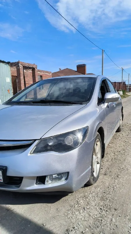 Продаю civic 2008 г. акпп в максимальной комплектации executive (круиз, климат, лепестки, туманки, складывающиеся зеркала, велюровый салон, at) автомобиль в достойном состоянии, полностью обслужен и без каких либо вложений. двигатель коробка работают в штатном режиме, двигатель масло не ест, коробка не пинает, салон сохранился так же в отличном состоянии. во владении 4 года, за этот период всё что нужно обслуживалась должным образом, на данный момент абсолютно никаких вложений не требует, всё обслужено! с адекватными людьми торг будет ✅ 630.000 тыс. руб. +79895329511 - фотография - 7