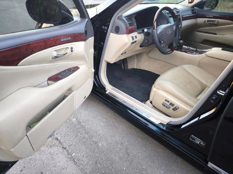 Lexus ls460l 2008 года! автомобиль в идеальном состоянии, в оригинальном заводском окрасе, без дтп, с двойным остеклением! реальный пробег 230 тыс, подтвержденный автотекой! полный привод и максимальная комплектация, с раздельными капитанскими креслами! обслужен вдоль и поперёк, работает каждая функция, 2 комплекта дисков с резиной, 2 ключа, доработана оптика, новая пневма, состояние близко к заводскому. 1.750 млн рублей 📞 звоните: +7(949)0499632 - фотография - 5