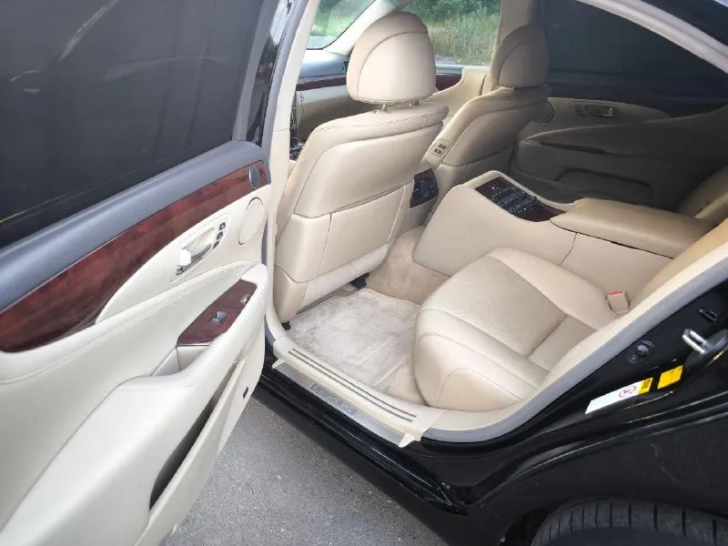 Lexus ls460l 2008 года! автомобиль в идеальном состоянии, в оригинальном заводском окрасе, без дтп, с двойным остеклением! реальный пробег 230 тыс, подтвержденный автотекой! полный привод и максимальная комплектация, с раздельными капитанскими креслами! обслужен вдоль и поперёк, работает каждая функция, 2 комплекта дисков с резиной, 2 ключа, доработана оптика, новая пневма, состояние близко к заводскому. 1.750 млн рублей 📞 звоните: +7(949)0499632 - фотография - 6