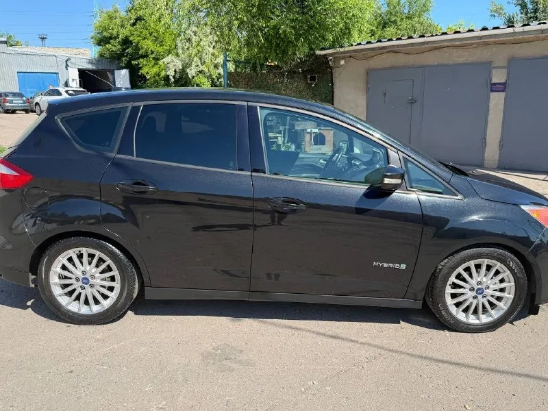 Ford c-max hybrid -год 2013 -объём двигателя: 2.0 -пробег :175.000км -тип двигателя: гибрид -привод: передний -расход 5-6л цена : 1.080.000р машина в хорошем состоянии установлена андроид система за подробной информацией обращаться по телефону +79493269373 📞 звоните: +7(949)3269373 - фотография - 3
