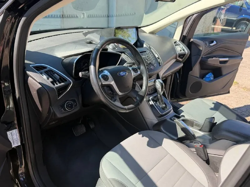 Ford c-max hybrid -год 2013 -объём двигателя: 2.0 -пробег :175.000км -тип двигателя: гибрид -привод: передний -расход 5-6л цена : 1.080.000р машина в хорошем состоянии установлена андроид система за подробной информацией обращаться по телефону +79493269373 📞 звоните: +7(949)3269373 - фотография - 7