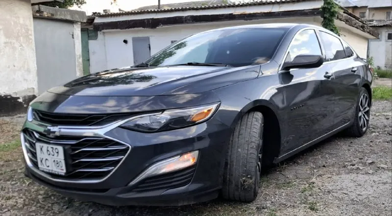 🚗 Chevrolet malibu rs — стиль, комфорт и надёжность!продаётся ухоженный и технически исправный седан бизнес-класса
1G1zg5st5mf067485
— Chevrolet malibu rs 2021 года выпуска. Этот автомобиль сочетает в себе современный дизайн, богатую комплектацию и проверенную надёжность. Отличный выбор для тех, кто ценит комфорт в дальних поездках и хочет выделяться в потоке.
🔧 Технические характеристики:
Двигатель: 1.5t (турбо), 163 л. С. , бензин.
Трансмиссия: бесступенчатая (вариатор) масло свежее.
Пробег: 146 000 км.
Состояние: автомобиль полностью обслужен, вложений не требует.
💎Комплектация и комфорт:
Круиз-контроль для комфортных поездок по трассе. Современная мультимедиа с поддержкой apple carplay и android auto. Электрорегулировка водительского сиденья.
Просторный салон, качественная отделка.
Осмотр макеевка. Продажа от собственника.
Феникс +79493957054💰 цена: 1 800 000 ₽ + торг
📲 Tg: shapik
📞 Звоните: +7(949)3957054 - фотография - 5