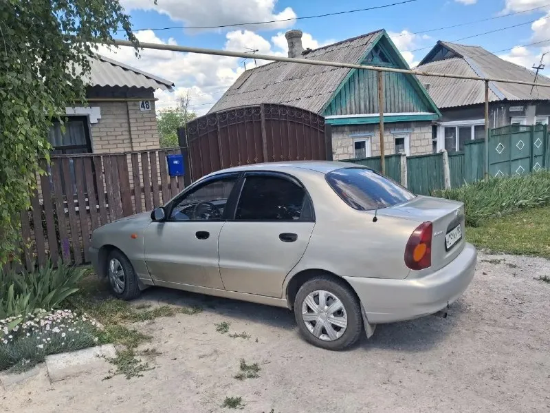 Продам ланос 1.5 комплектация (эл. стеклоподъемники, гур, музыка, сигнализация ) состояние авто сел и поехал срочных вложений не требует никаких вообще лобовое стекло с трещеной не критично задняя полусфера в тонировке с документами полный порядок все кристально чисто, переоформление без проблем за машину не стыдно цена 200т торг +79493862673 донецк текстиль - фотография - 3