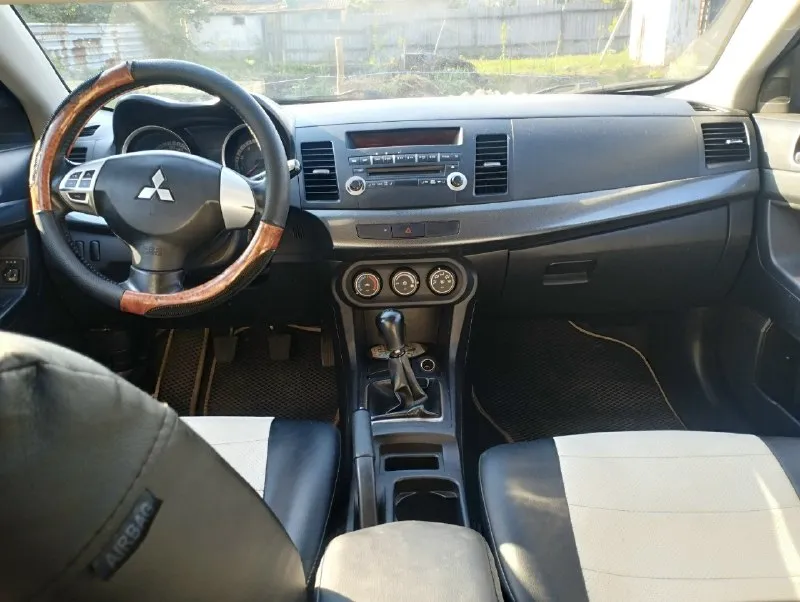 Продам mitsubishi 2008г. авто на отличном ходу. мотор 1.5 без масложера. коробка механика без вопросов. стеклоподъёмники на всех дверях. кондиционер работает отлично ноги мёрзнут. печка жарит. кузов на отлично. рабочая лошадка сел катайся куда угодно. автотека зелень кому надо скину. цена 530₽. возможен обмен с вашей доплатой. макеевка тел+79494003918. под машиной сухо ни капли масла. 📞 звоните: +7(949)4003918 - фотография - 1