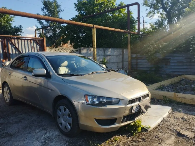 Продам mitsubishi 2008г. авто на отличном ходу. мотор 1.5 без масложера. коробка механика без вопросов. стеклоподъёмники на всех дверях. кондиционер работает отлично ноги мёрзнут. печка жарит. кузов на отлично. рабочая лошадка сел катайся куда угодно. автотека зелень кому надо скину. цена 530₽. возможен обмен с вашей доплатой. макеевка тел+79494003918. под машиной сухо ни капли масла. 📞 звоните: +7(949)4003918 - фотография - 2
