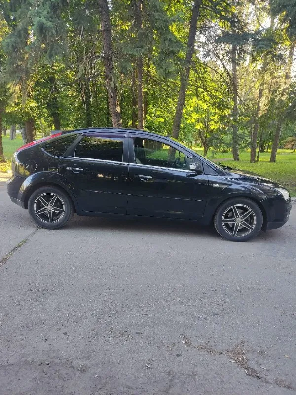 Продам ! ford focus 2 (2006г. ) в хорошем состоянии. пробег:267к(родной) комплектация:ghia объём:1.8мкпп. мотор работает отлично, по коробке не каких нареканий нет. салон в отличном состоянии(магнитола+чехлы новые), есть возрастные нюансы по кузову. по электрике ошибок нет, работает каждая кнопочка, кондиционер только заправил(морозит отлично), гур, абс, обогрев заднего и боковых зеркал,4 стеклоподъёмника, подсветка для ног, обогрев передних сидений и тд. машина в состоянии сел поехал цена:480р, хороший торг реальному покупателю. осмотр:макеевка звоните, пишите +79494124721 📞 звоните: +7(949)4124721 - фотография - 4