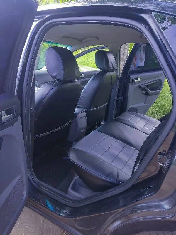 Продам ! ford focus 2 (2006г. ) в хорошем состоянии. пробег:267к(родной) комплектация:ghia объём:1.8мкпп. мотор работает отлично, по коробке не каких нареканий нет. салон в отличном состоянии(магнитола+чехлы новые), есть возрастные нюансы по кузову. по электрике ошибок нет, работает каждая кнопочка, кондиционер только заправил(морозит отлично), гур, абс, обогрев заднего и боковых зеркал,4 стеклоподъёмника, подсветка для ног, обогрев передних сидений и тд. машина в состоянии сел поехал цена:480р, хороший торг реальному покупателю. осмотр:макеевка звоните, пишите +79494124721 📞 звоните: +7(949)4124721 - фотография - 7