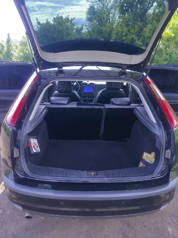 Продам ! ford focus 2 (2006г. ) в хорошем состоянии. пробег:267к(родной) комплектация:ghia объём:1.8мкпп. мотор работает отлично, по коробке не каких нареканий нет. салон в отличном состоянии(магнитола+чехлы новые), есть возрастные нюансы по кузову. по электрике ошибок нет, работает каждая кнопочка, кондиционер только заправил(морозит отлично), гур, абс, обогрев заднего и боковых зеркал,4 стеклоподъёмника, подсветка для ног, обогрев передних сидений и тд. машина в состоянии сел поехал цена:480р, хороший торг реальному покупателю. осмотр:макеевка звоните, пишите +79494124721 📞 звоните: +7(949)4124721 - фотография - 9