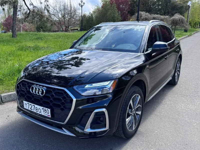 Audi q5 конец 2022 года 2.0 бензин 263 л. с. полный привод пробег 37 т км, по кузову вся целая s-line, диски р19, 2 компл резины, цифровая приборная панель, панорама, дистроник, удержание полосы, активный круиз-контроль, адаптивный свет, carplay, слепые зоны, бесключевой доступ, 3-х зонный климат и т. д. авто обслужено, заменены антифриз/все масла/ фильтры. руссифицирован, профессиональная полировка кузова с керамикой. я хозяин, продаю по доверенности, условия переоформления обсуждаются. цена 4,5 млн рублей и небольшой торг +79493145500 📞 звоните: +7(949)3145500 - фотография - 1